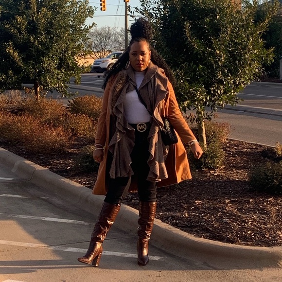 💕🦋MEET THE POSHER!!! - Picture 7 of 7